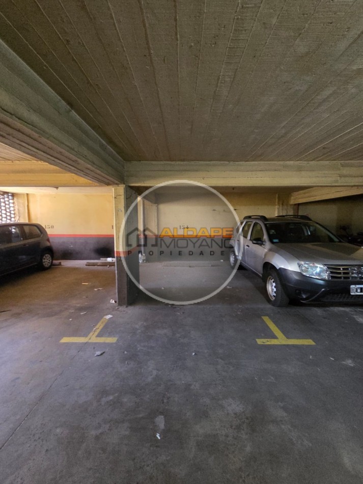 COCHERA CUBIERTA, en edifico exclusivo de cocheras con ascensor para autos y ascensor para acceso. Superficie aproximada 12 M en el 6 piso.