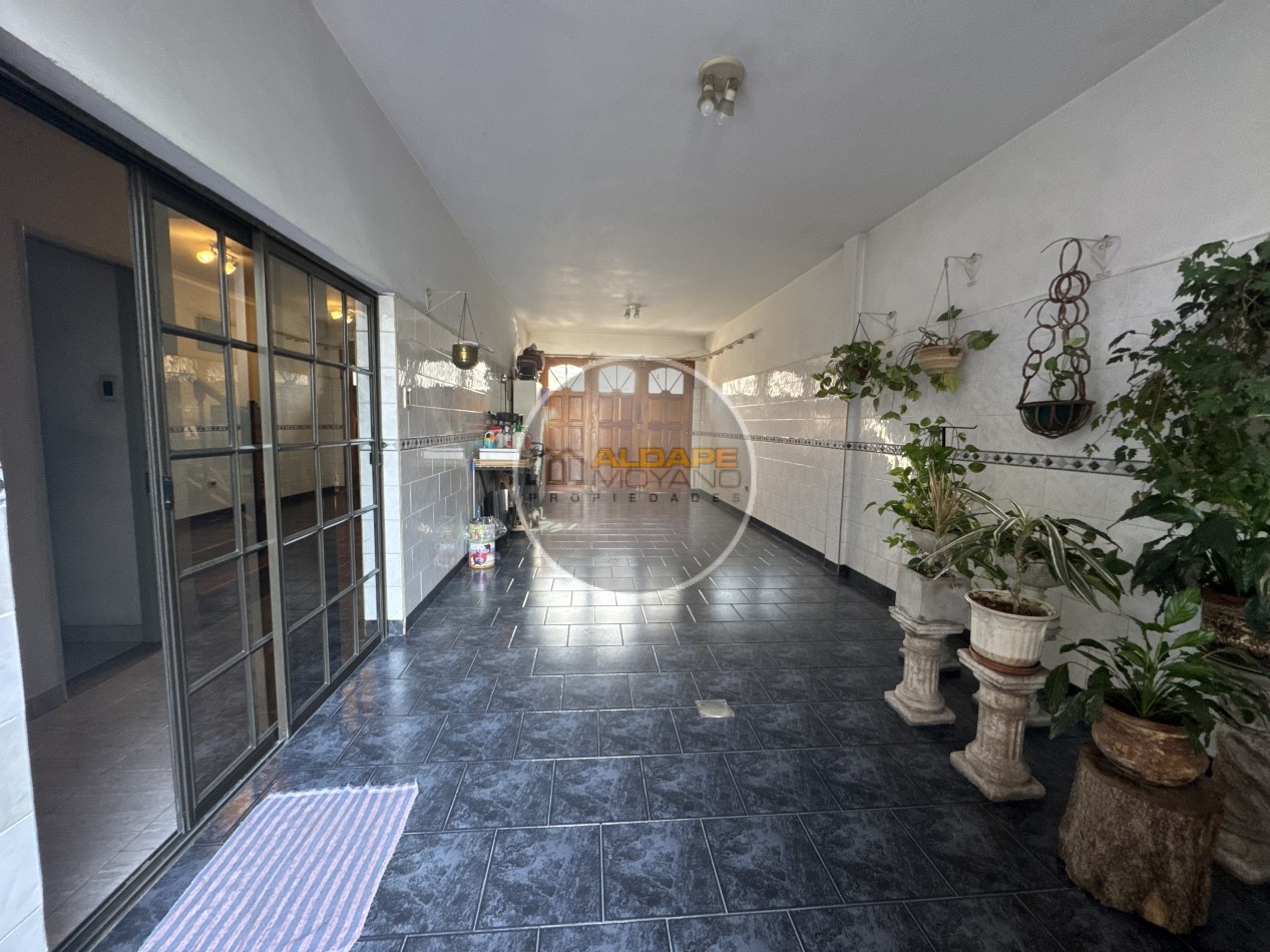Se Vende Casa Cuatro ambientes, cochera pasante, Excelente (Lanus Oeste)