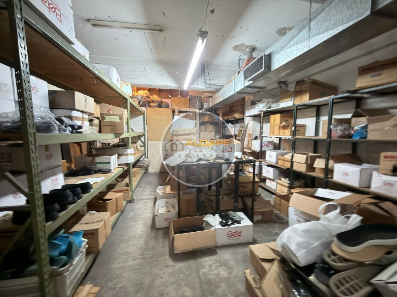 Se Vende Galpon,  total 1600mts2, (Mataderos)