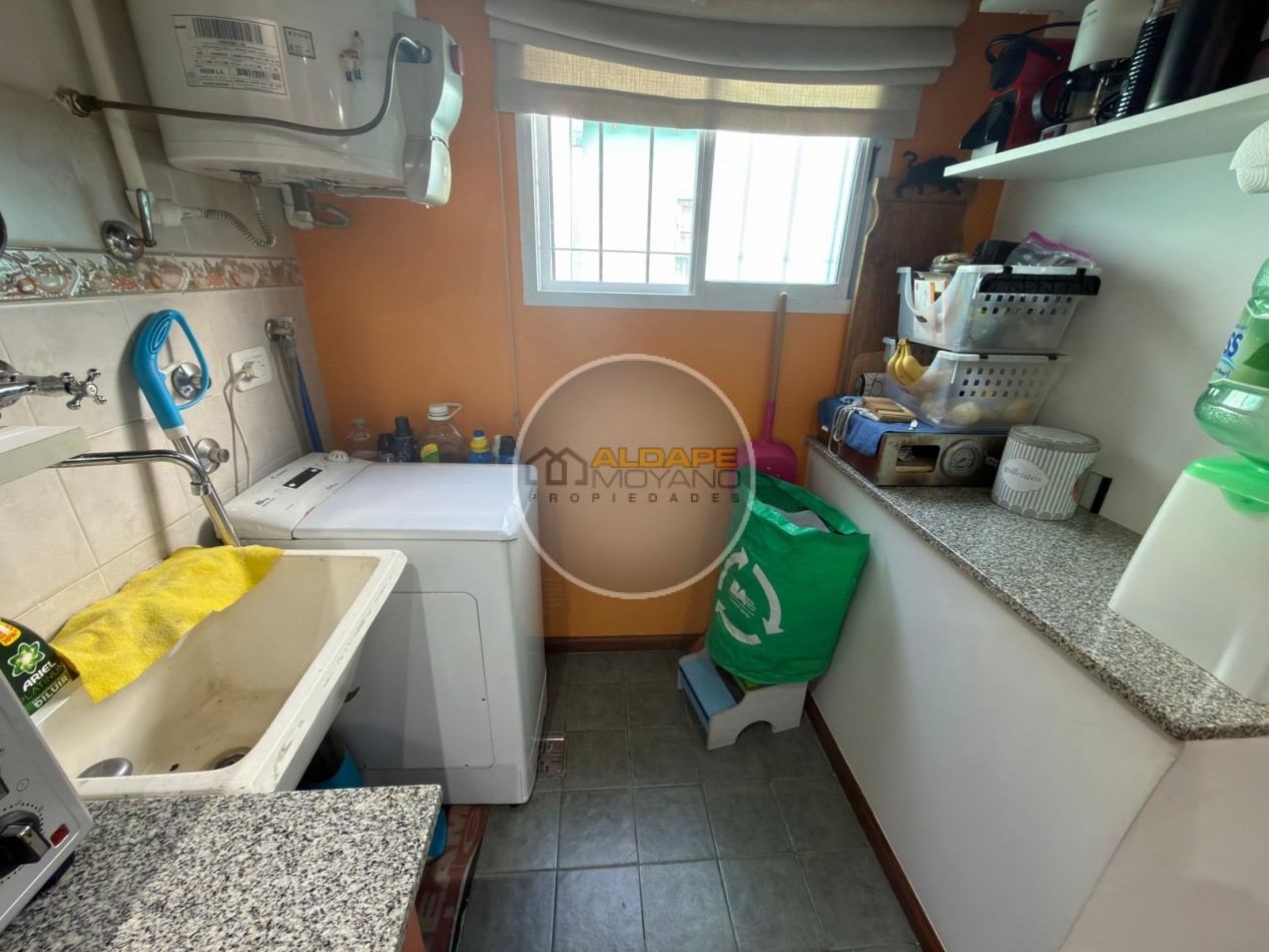 Se Vende PH tres ambientes, Impecable, apto credito (Parque Avellaneda)