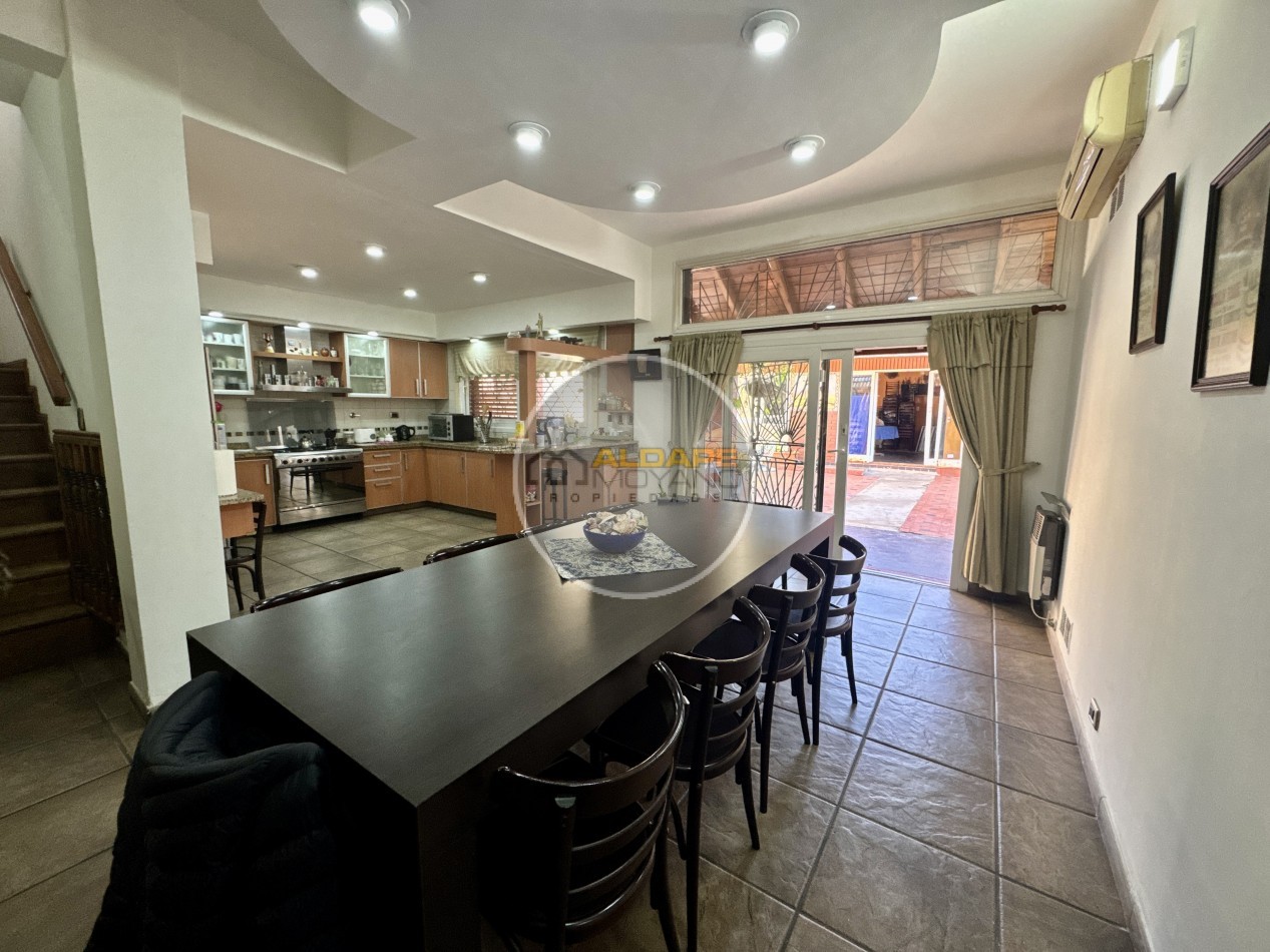 Se Vende Casa Multifamiliar, Cochera Doble, Quincho (Villa Lugano)