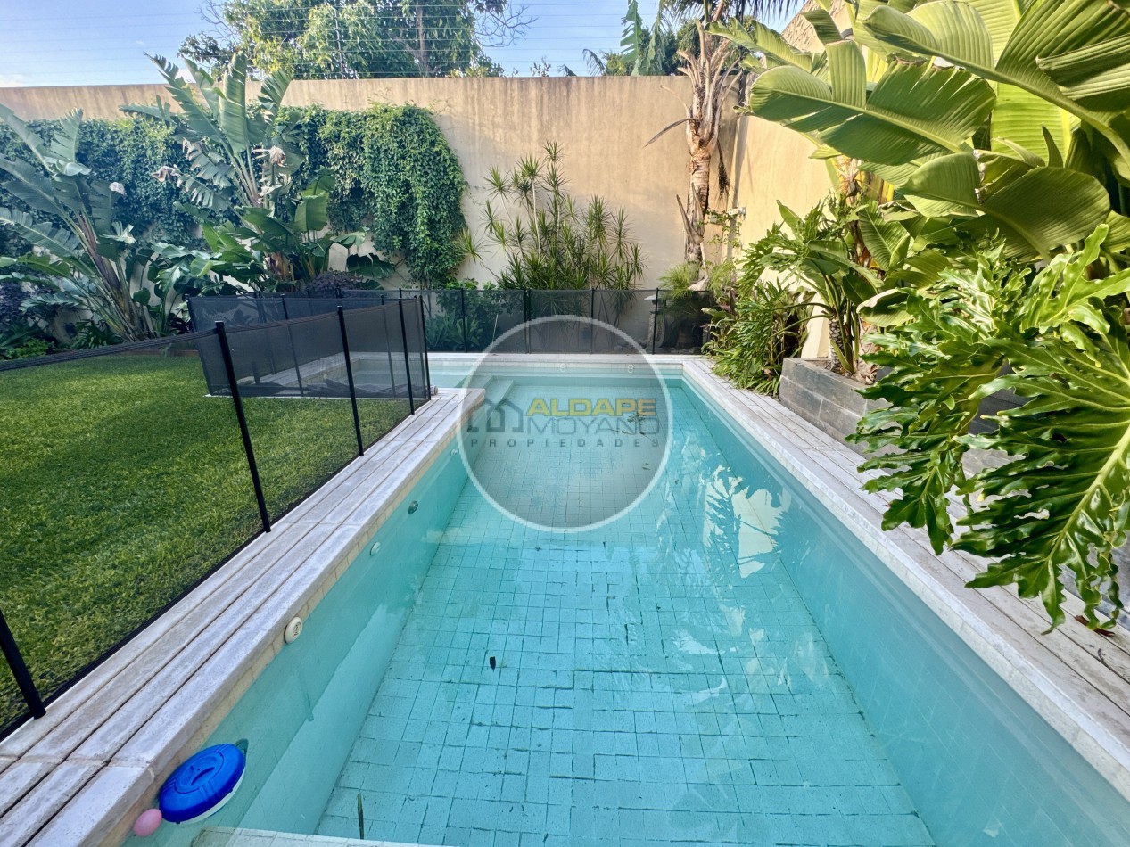 Se Vende Casa cuatro ambientes, con piscina (Para Exigentes) Villa Luzuriaga