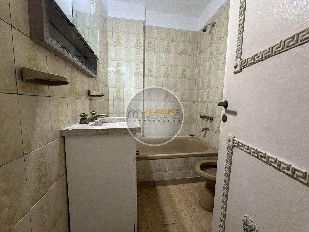 Se Vende Departamento tres amb. (Balvanera)