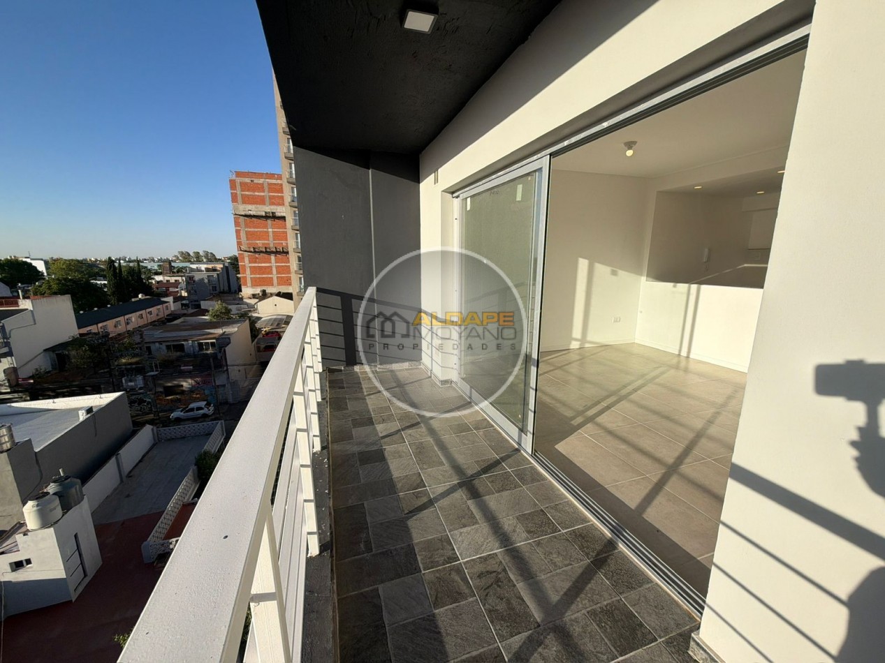 Se vende departamento dos ambientes con cochera, a estrenar (caseros Centro)