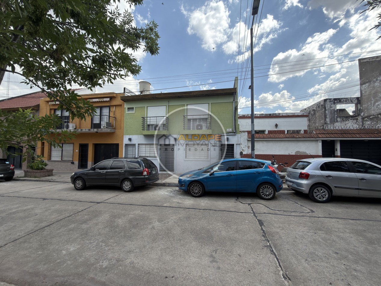 Se Vende PH tres ambientes, Impecable, apto credito (Parque Avellaneda)