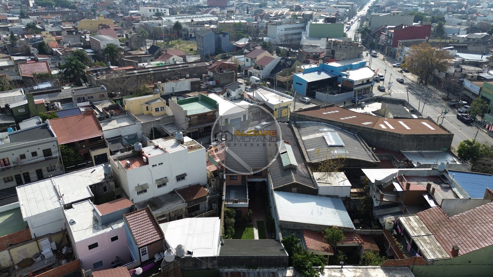 Se Vende Casa Cuatro ambientes, cochera pasante, Excelente (Lanus Oeste)