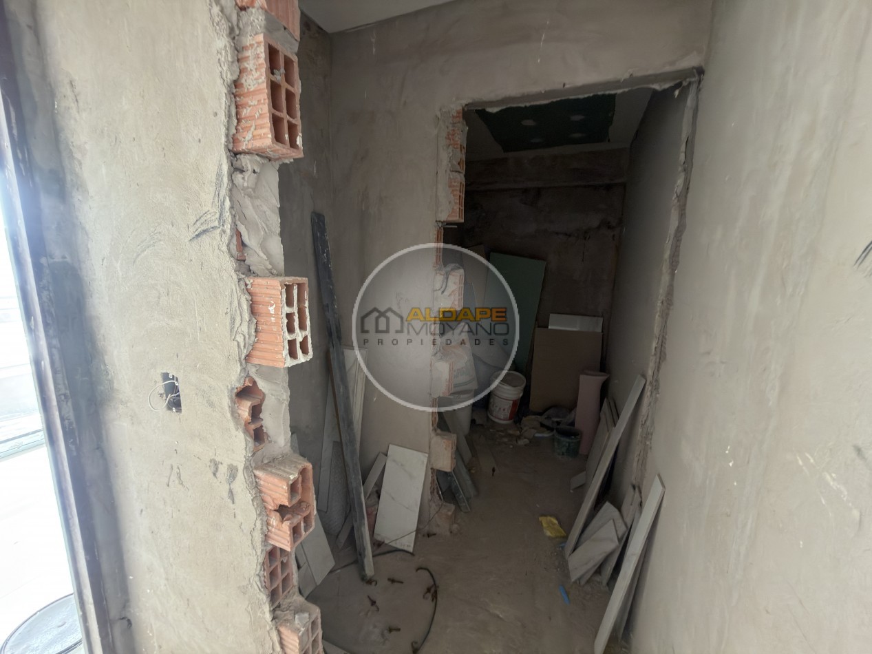 Se Vende Galpon con vivienda cuatro ambientes (Mataderos)