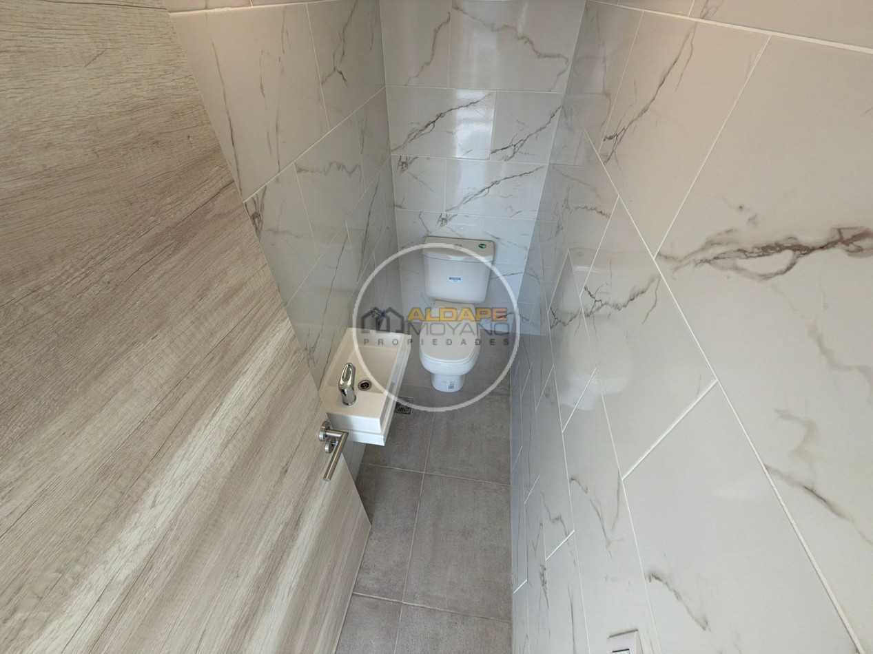 Se vende departamento dos ambientes con cochera, a estrenar (caseros Centro)