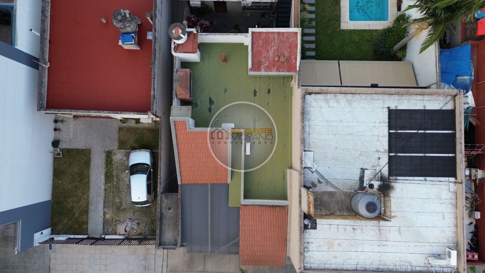 Se vende PH tipo casa, tres ambientes con cochera (Villa Lugano)