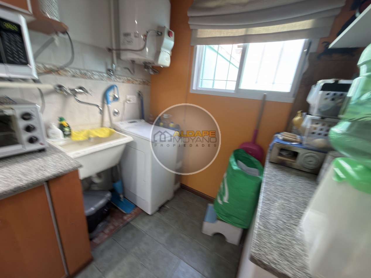 Se Vende PH tres ambientes, Impecable, apto credito (Parque Avellaneda)