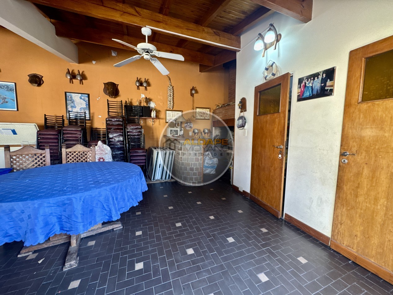 Se Vende Casa Multifamiliar, Cochera Doble, Quincho (Villa Lugano)