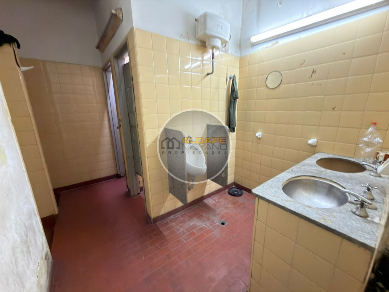 Se Vende Galpon,  total 1600mts2, (Mataderos)