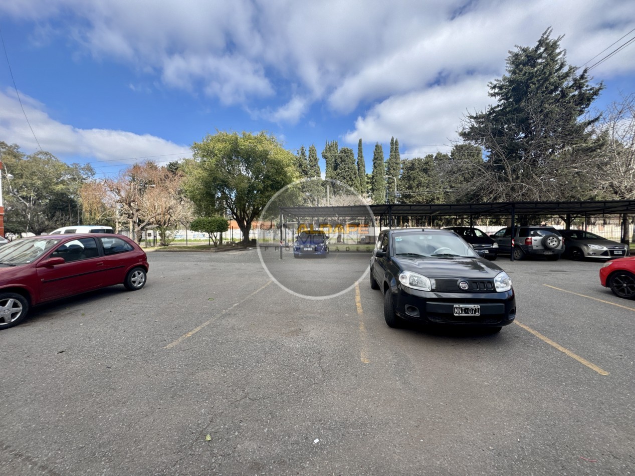 En alquiler departamento tres ambientes con cochera descubierta (villa madero)