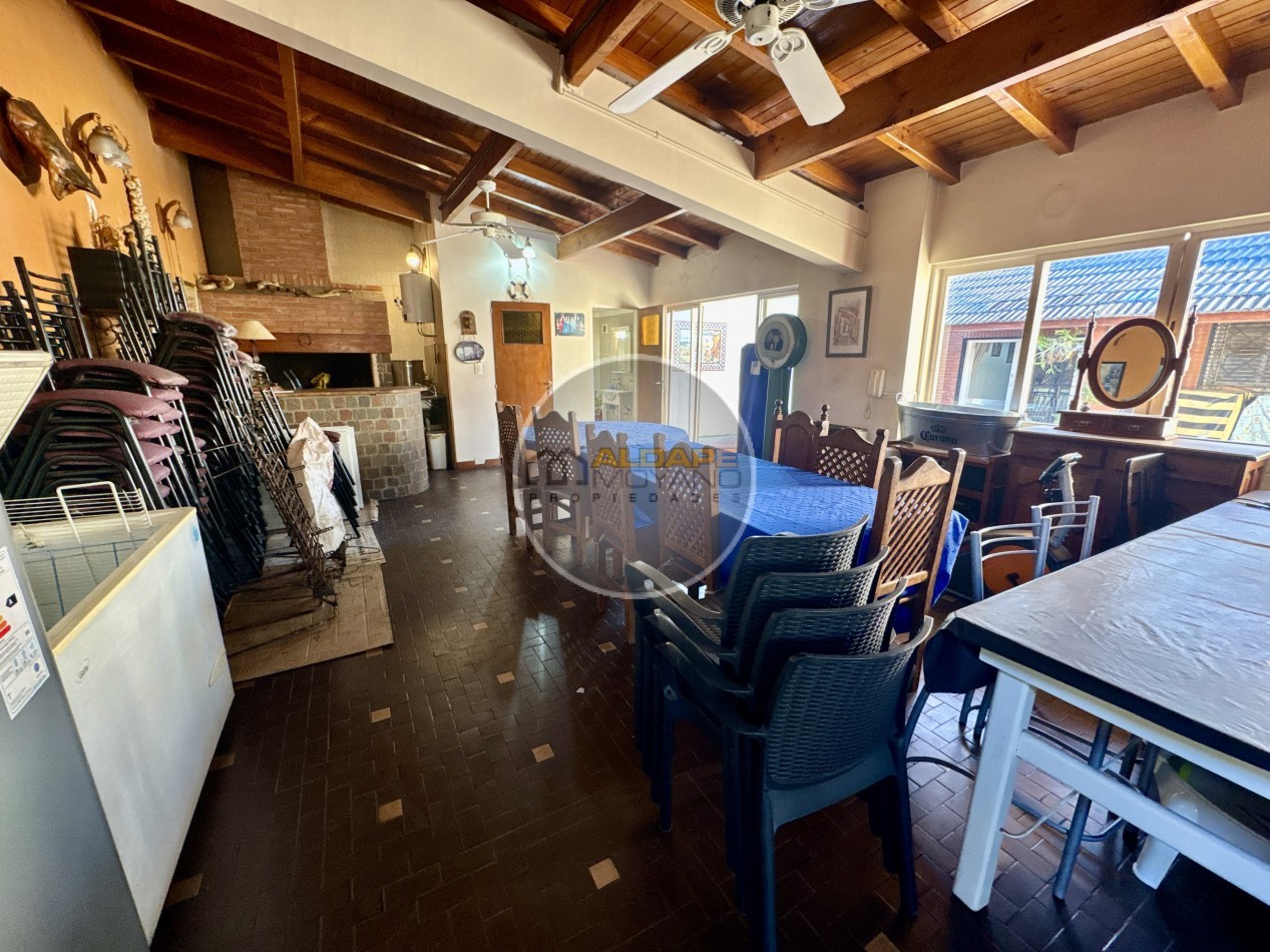 Se Vende Casa Multifamiliar, Cochera Doble, Quincho (Villa Lugano)