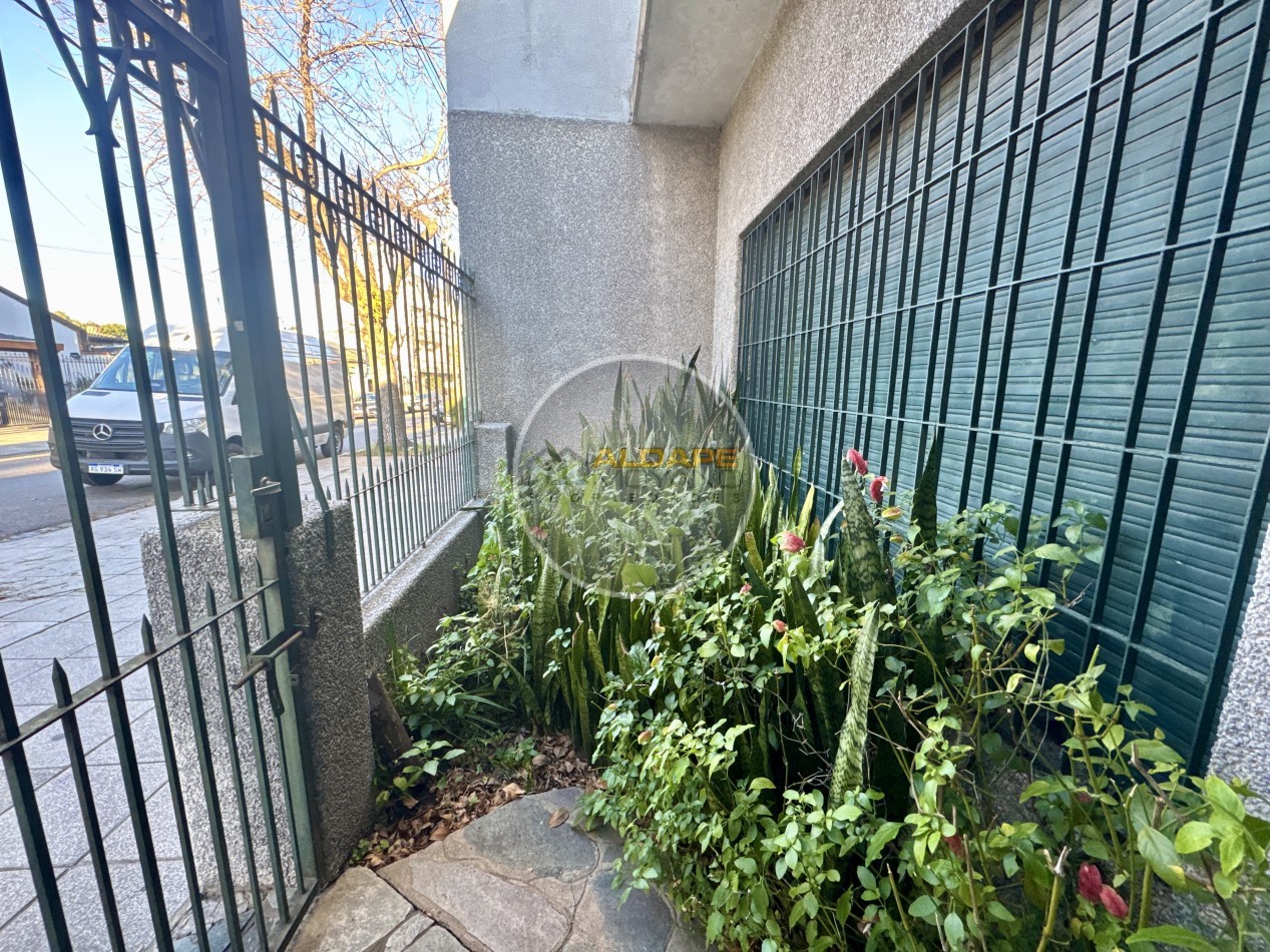 Se Vende Casa cinco ambientes, con cochera, Apto Credito Hipotecario!!