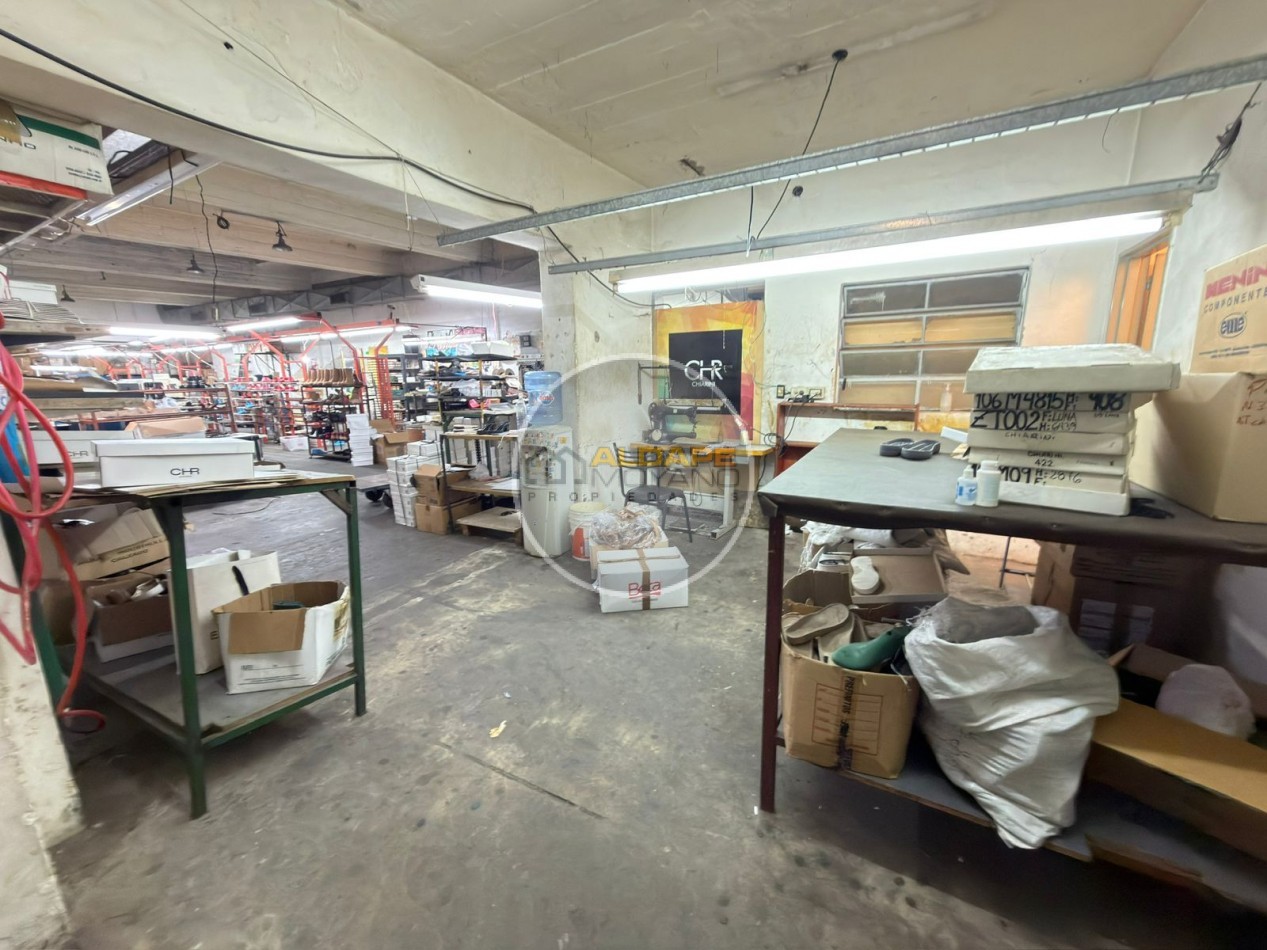 Se Vende Galpon,  total 1600mts2, (Mataderos)