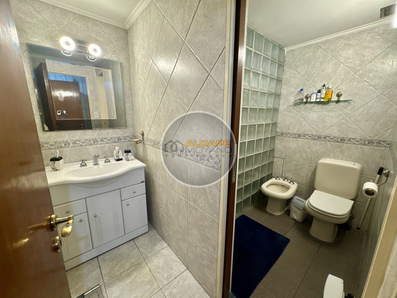 Se Vende Casa Multifamiliar, Cochera Doble, Quincho (Villa Lugano)