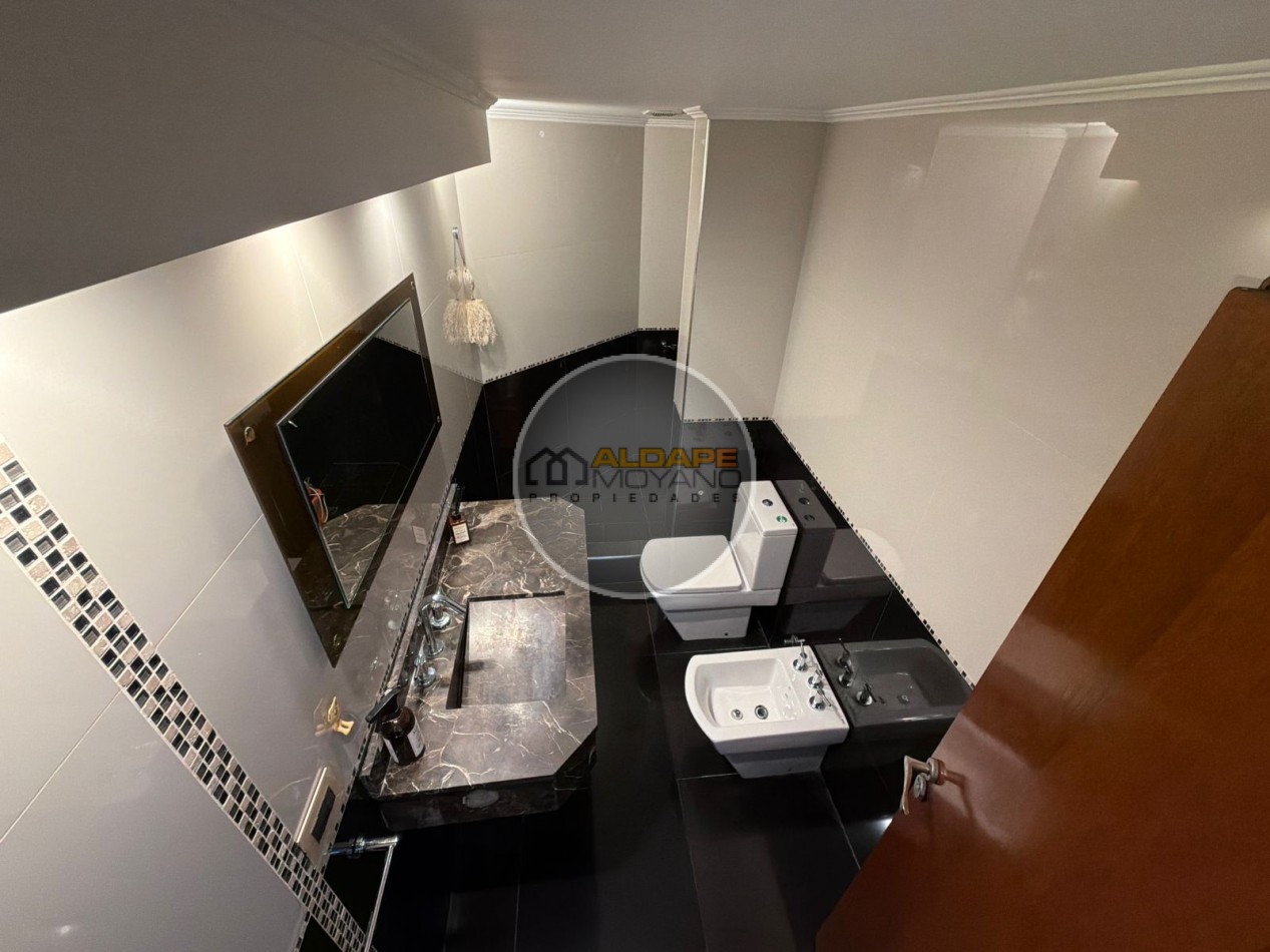 En Venta PH cuatro ambientes con cochera (Lomas del Mirador)