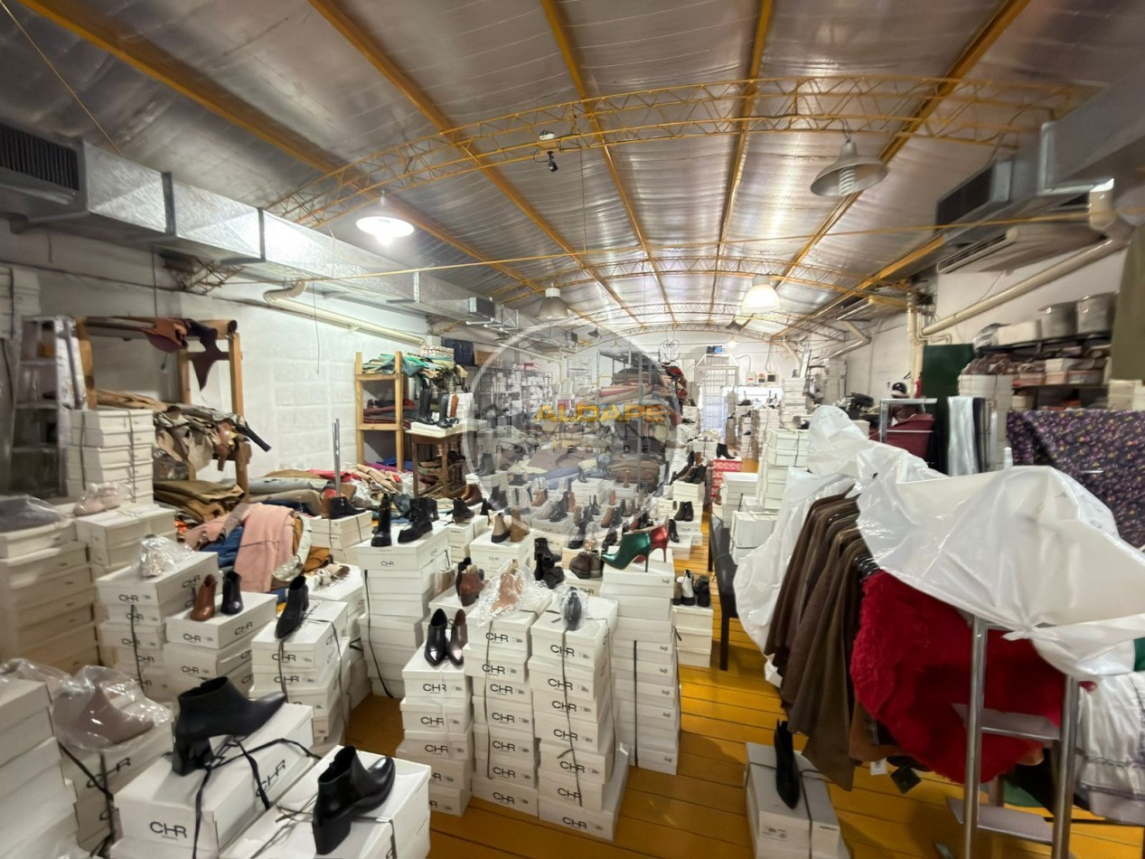 Se Vende Galpon,  total 1600mts2, (Mataderos)