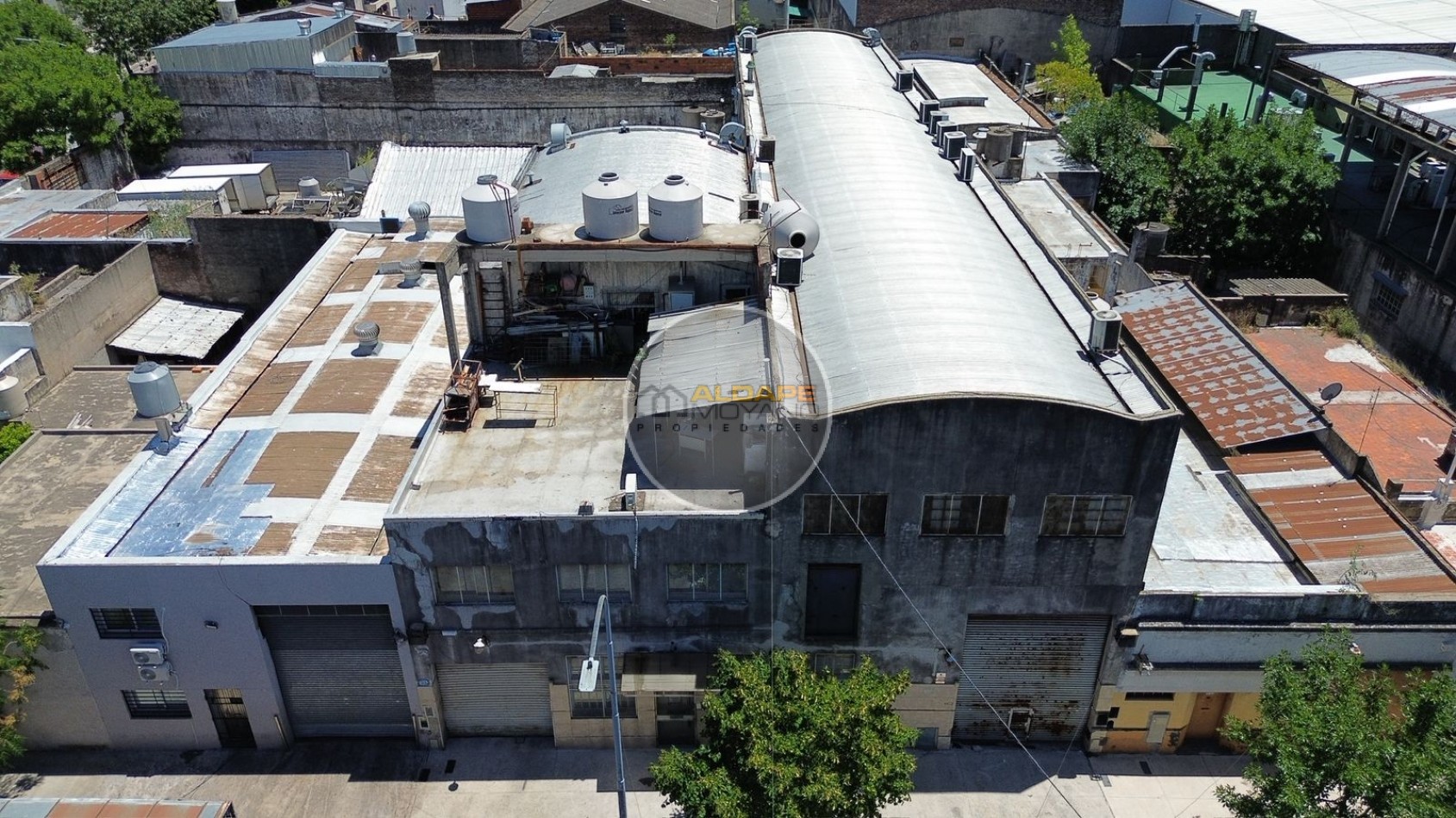 Se Vende Galpon,  total 1600mts2, (Mataderos)