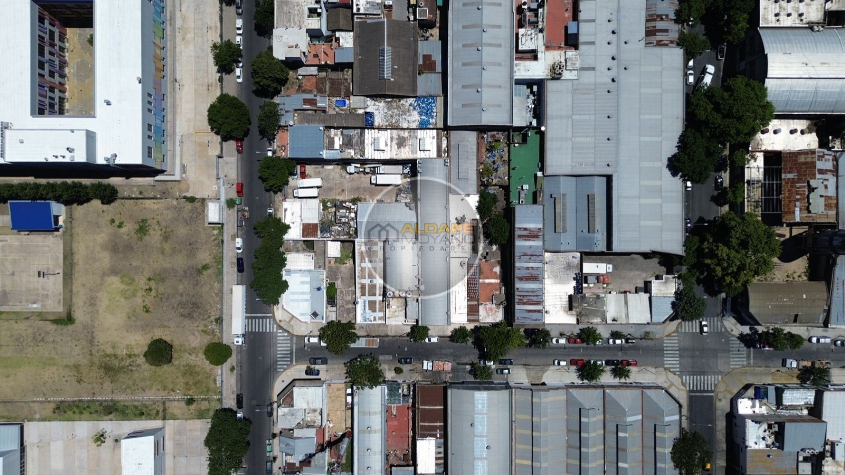 Se Vende Galpon,  total 1600mts2, (Mataderos)