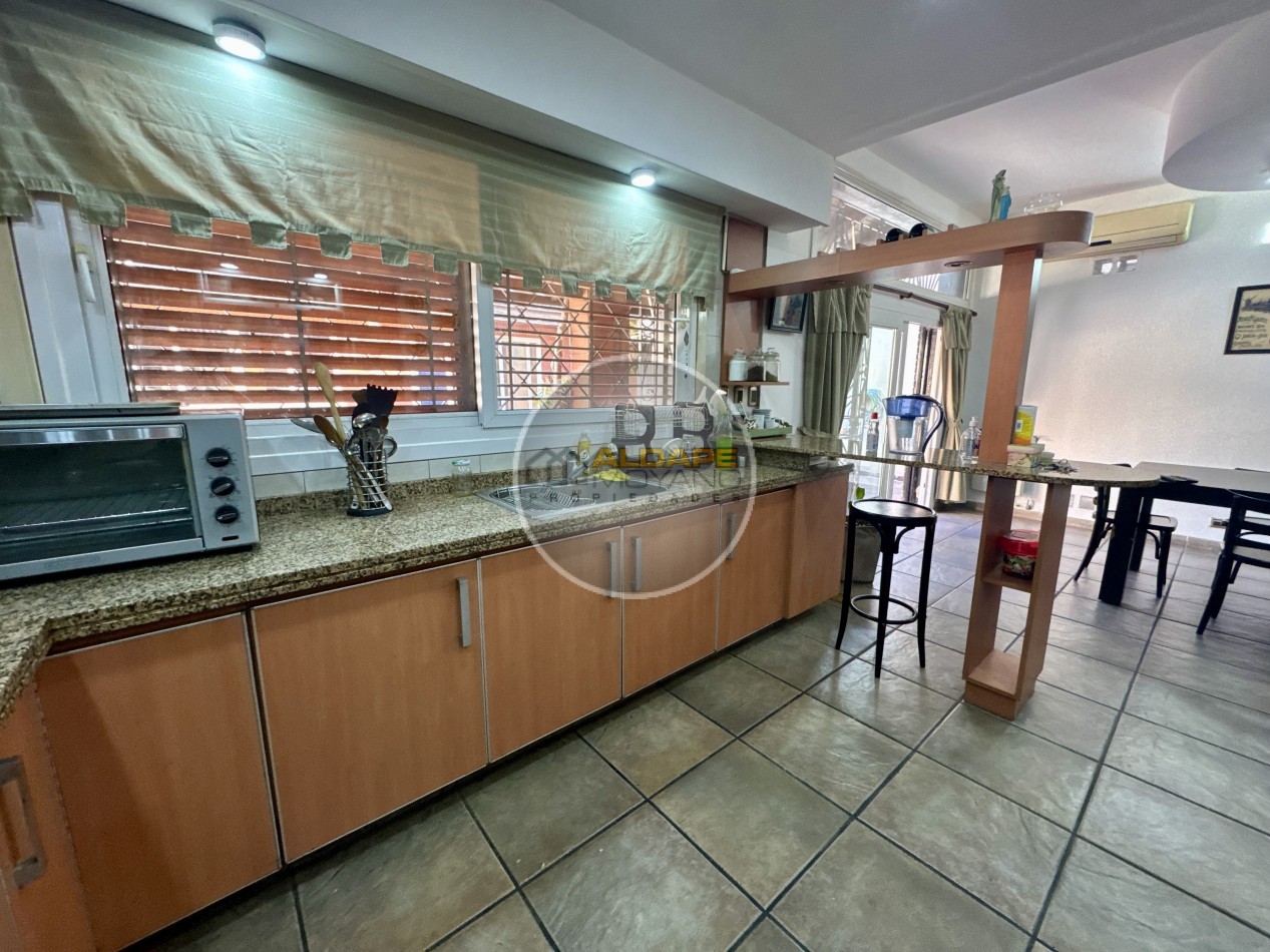 Se Vende Casa Multifamiliar, Cochera Doble, Quincho (Villa Lugano)