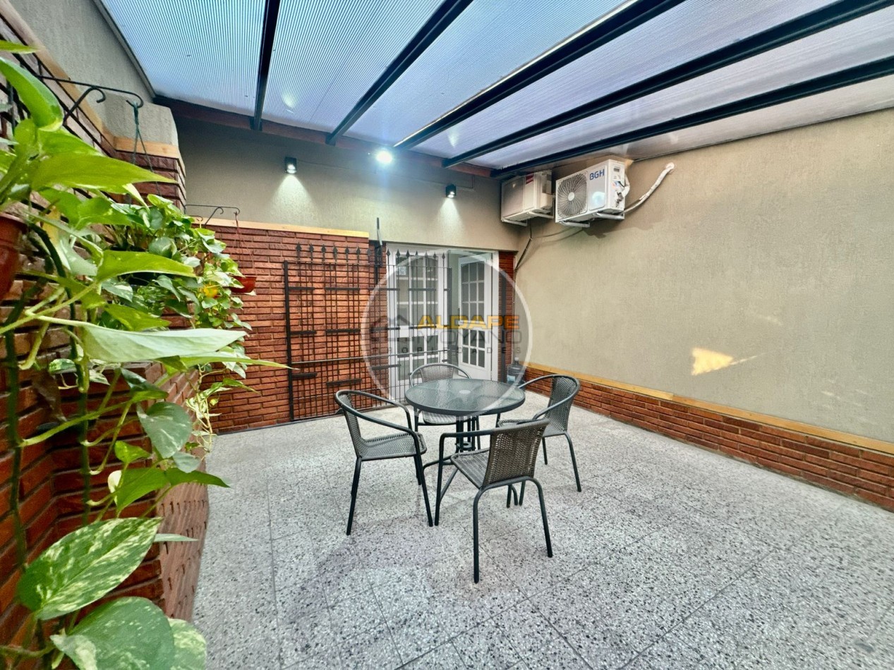 Se vende PH tipo casa, tres ambientes con cochera (Villa Lugano)