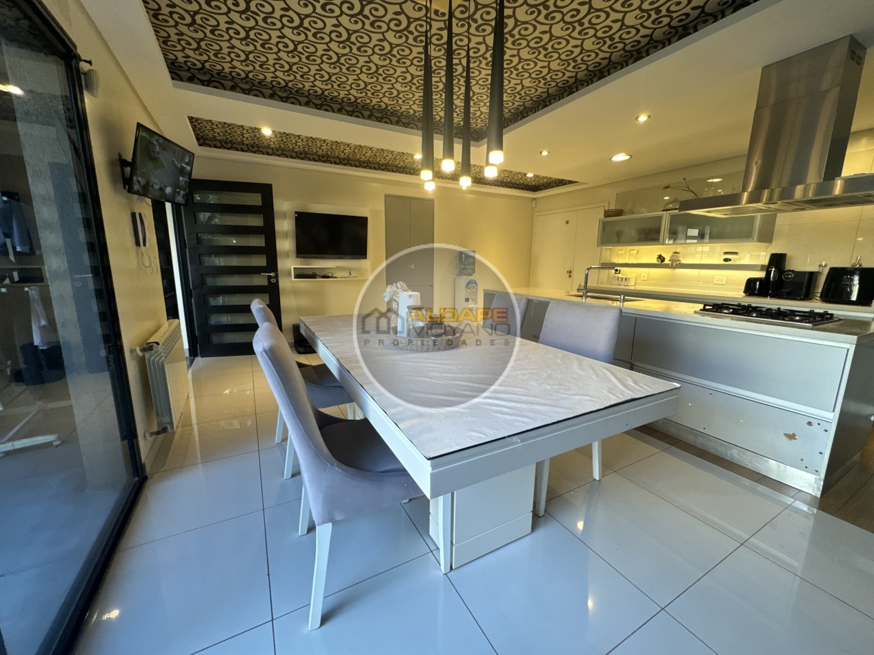 Se Vende Casa cuatro ambientes, con piscina (Para Exigentes) Villa Luzuriaga