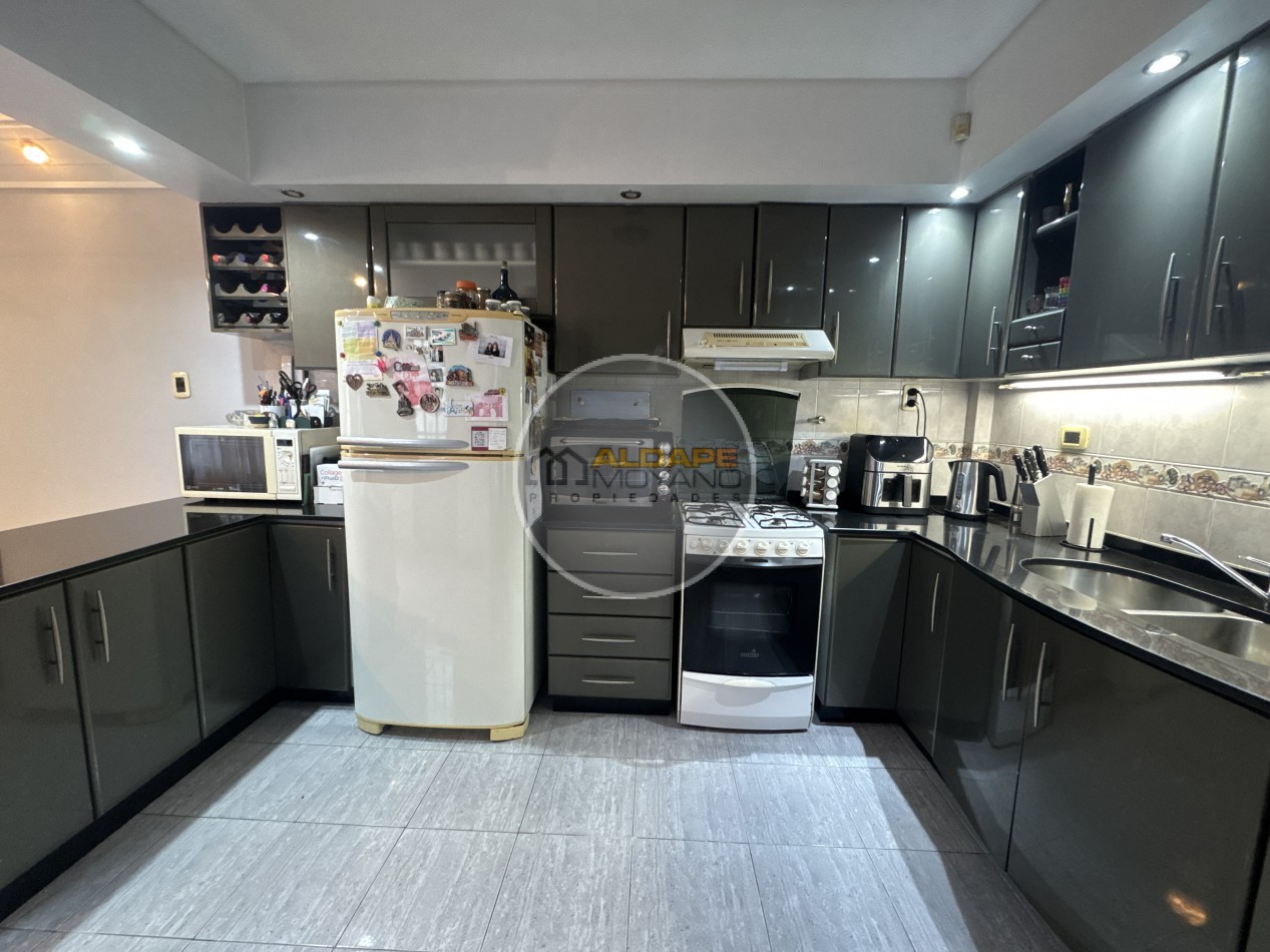 Se Vende Casa Cuatro ambientes, cochera pasante, Excelente (Lanus Oeste)