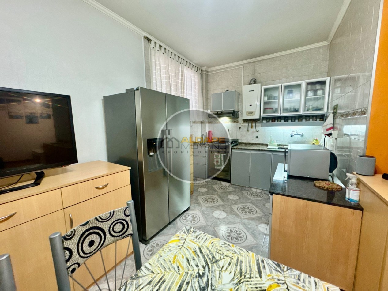 Se vende PH tipo casa, tres ambientes con cochera (Villa Lugano)