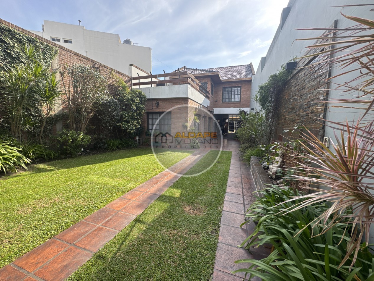 Se Vende Casa Cuatro ambientes, cochera pasante, Excelente (Lanus Oeste)