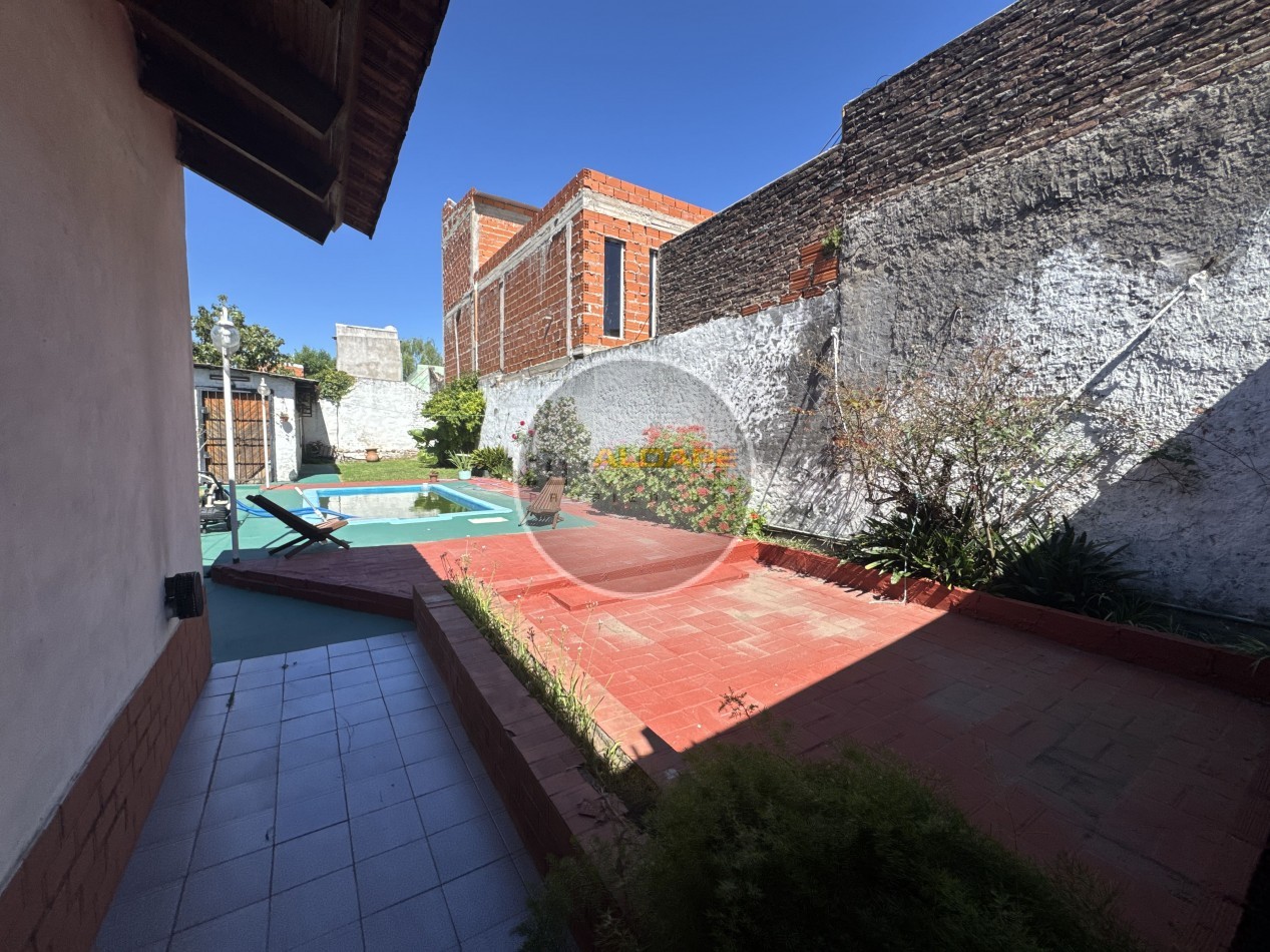 Se Vende Casa ideal multifamiliar, con piscina y garage (Tablada)