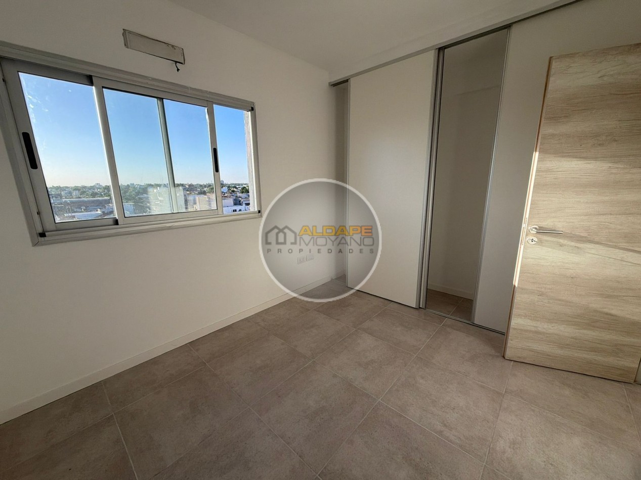 Se vende departamento dos ambientes con cochera, a estrenar (caseros Centro)
