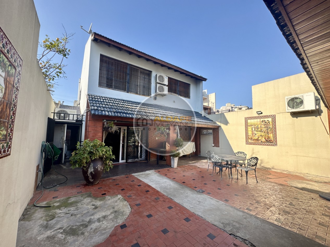 Se Vende Casa Multifamiliar, Cochera Doble, Quincho (Villa Lugano)