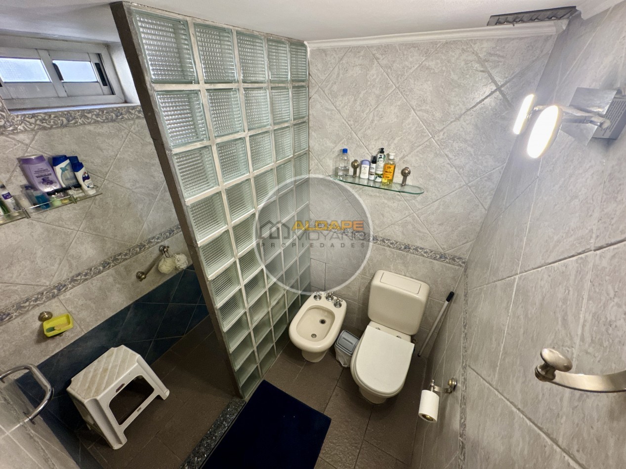 Se Vende Casa Multifamiliar, Cochera Doble, Quincho (Villa Lugano)