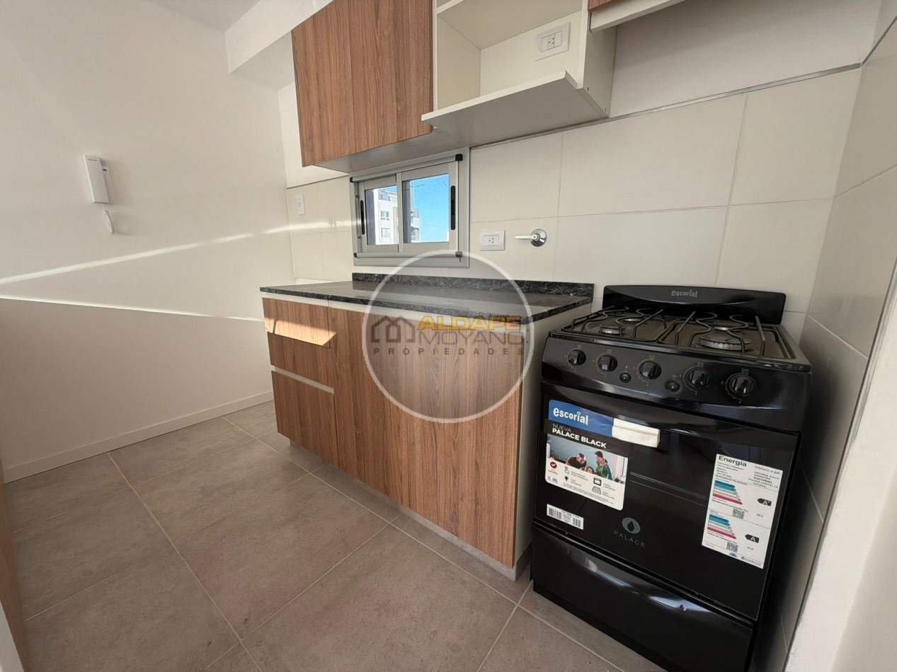 Se vende departamento dos ambientes con cochera, a estrenar (caseros Centro)