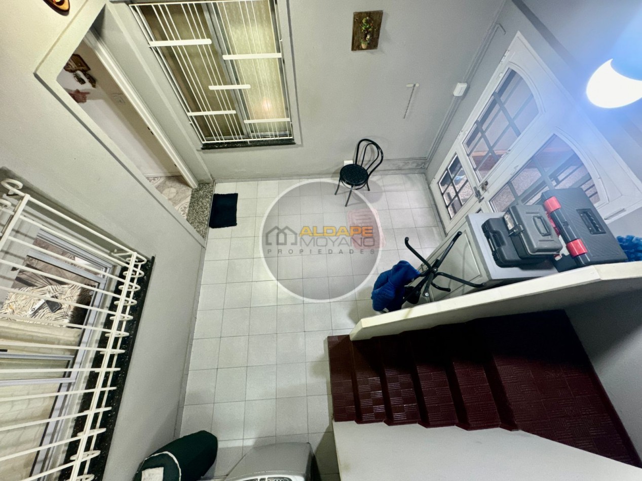 Se vende PH tipo casa, tres ambientes con cochera (Villa Lugano)