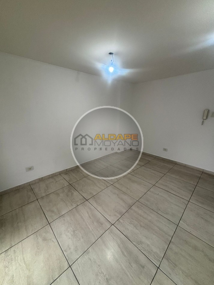 Se alquila departamento dos ambientes (Moron)