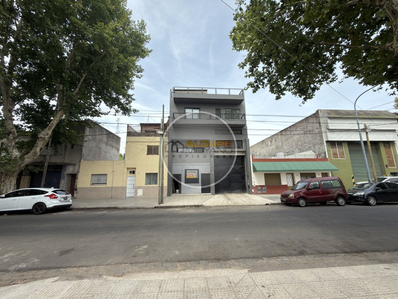 Se Vende Galpon con vivienda cuatro ambientes (Mataderos)