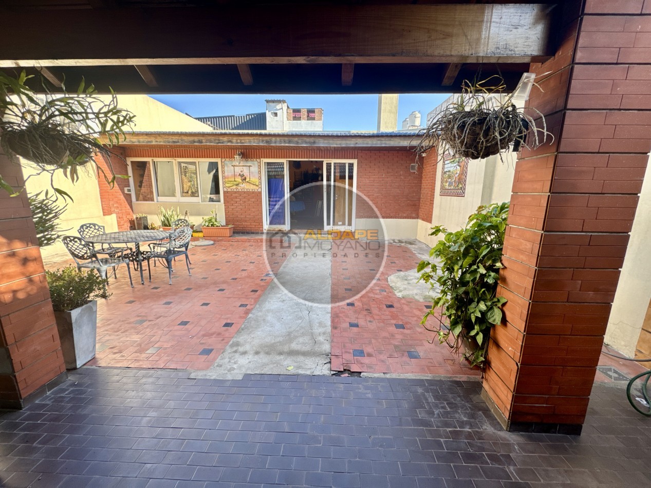 Se Vende Casa Multifamiliar, Cochera Doble, Quincho (Villa Lugano)