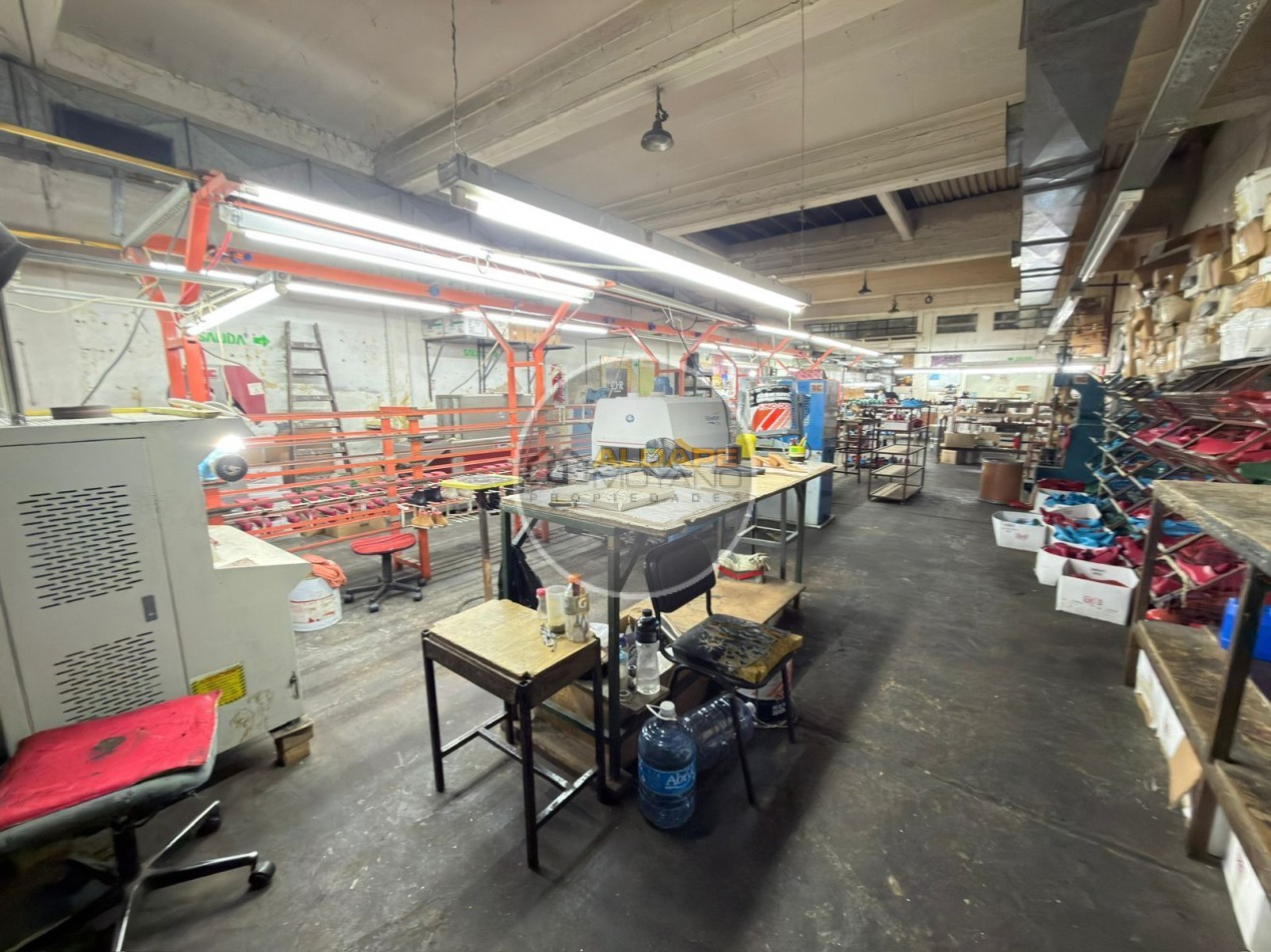 Se Vende Galpon,  total 1600mts2, (Mataderos)