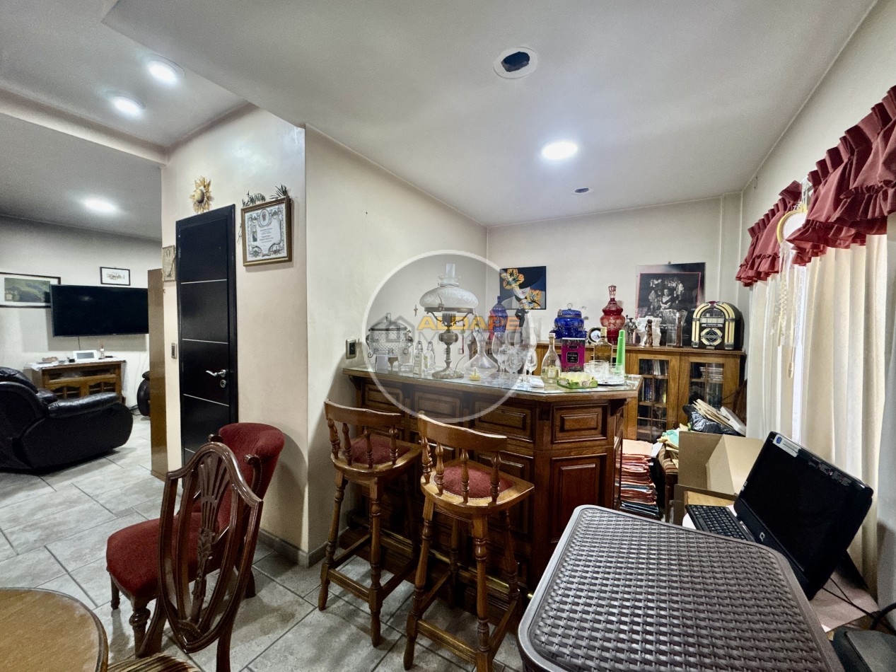 Se Vende Casa Multifamiliar, Cochera Doble, Quincho (Villa Lugano)