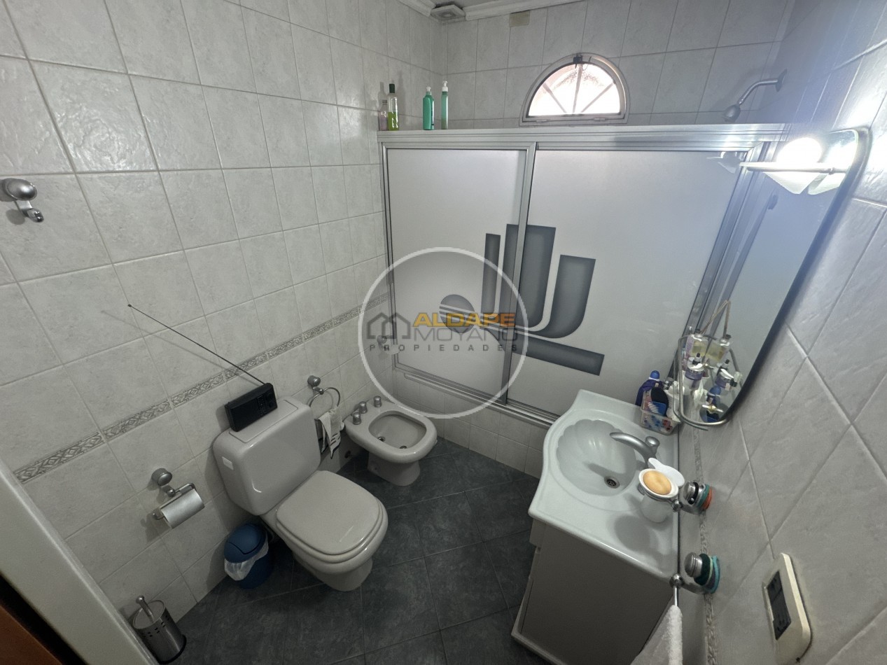 Se Vende Casa Cuatro ambientes, cochera pasante, Excelente (Lanus Oeste)