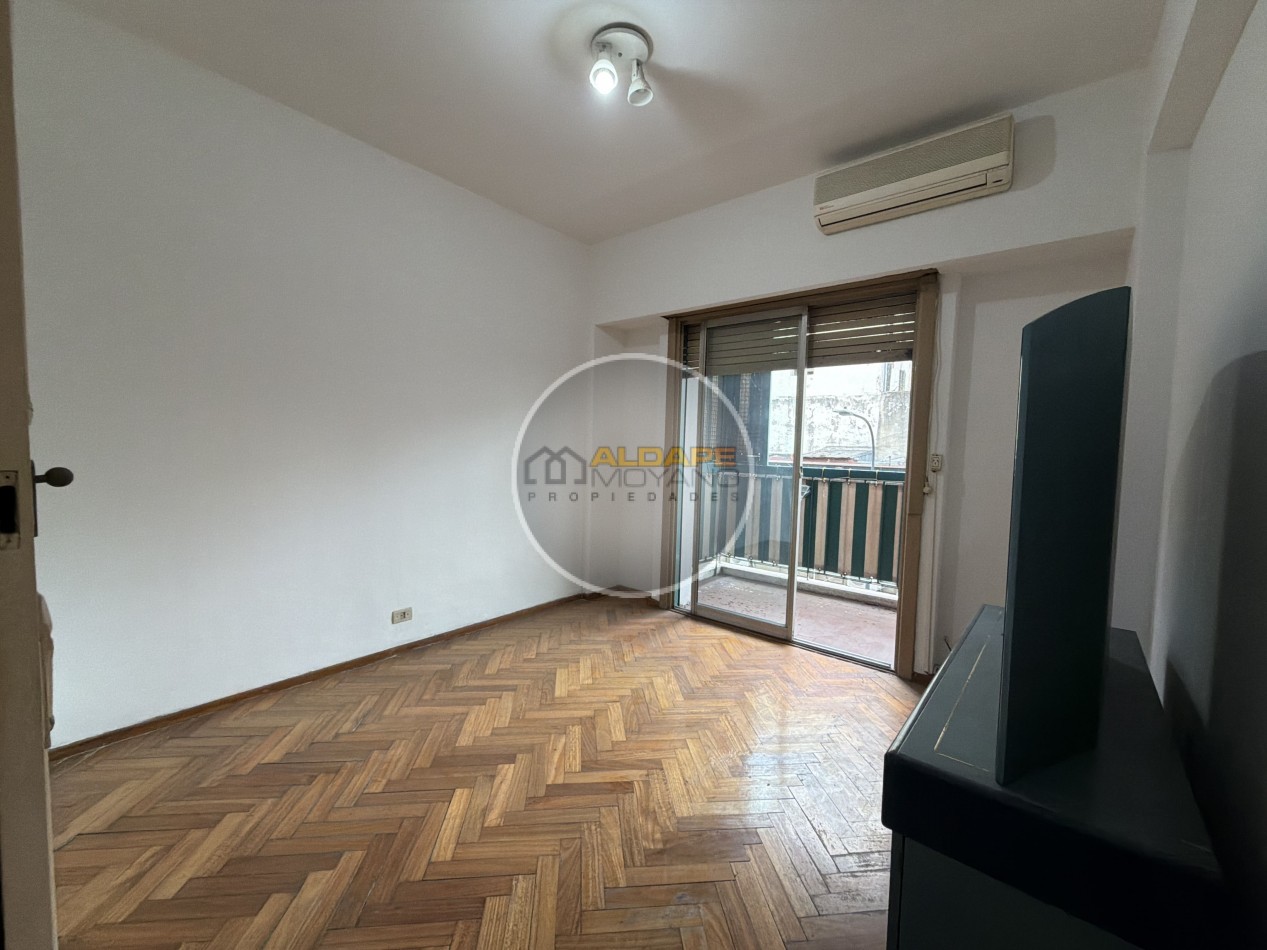 Se Vende Departamento tres amb. (Balvanera)