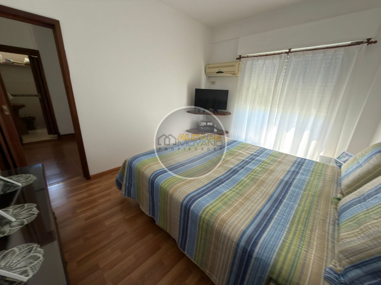 Se vende Casa, subdividada, ideal multifamilar, con cochera y quincho. (excelente estado)