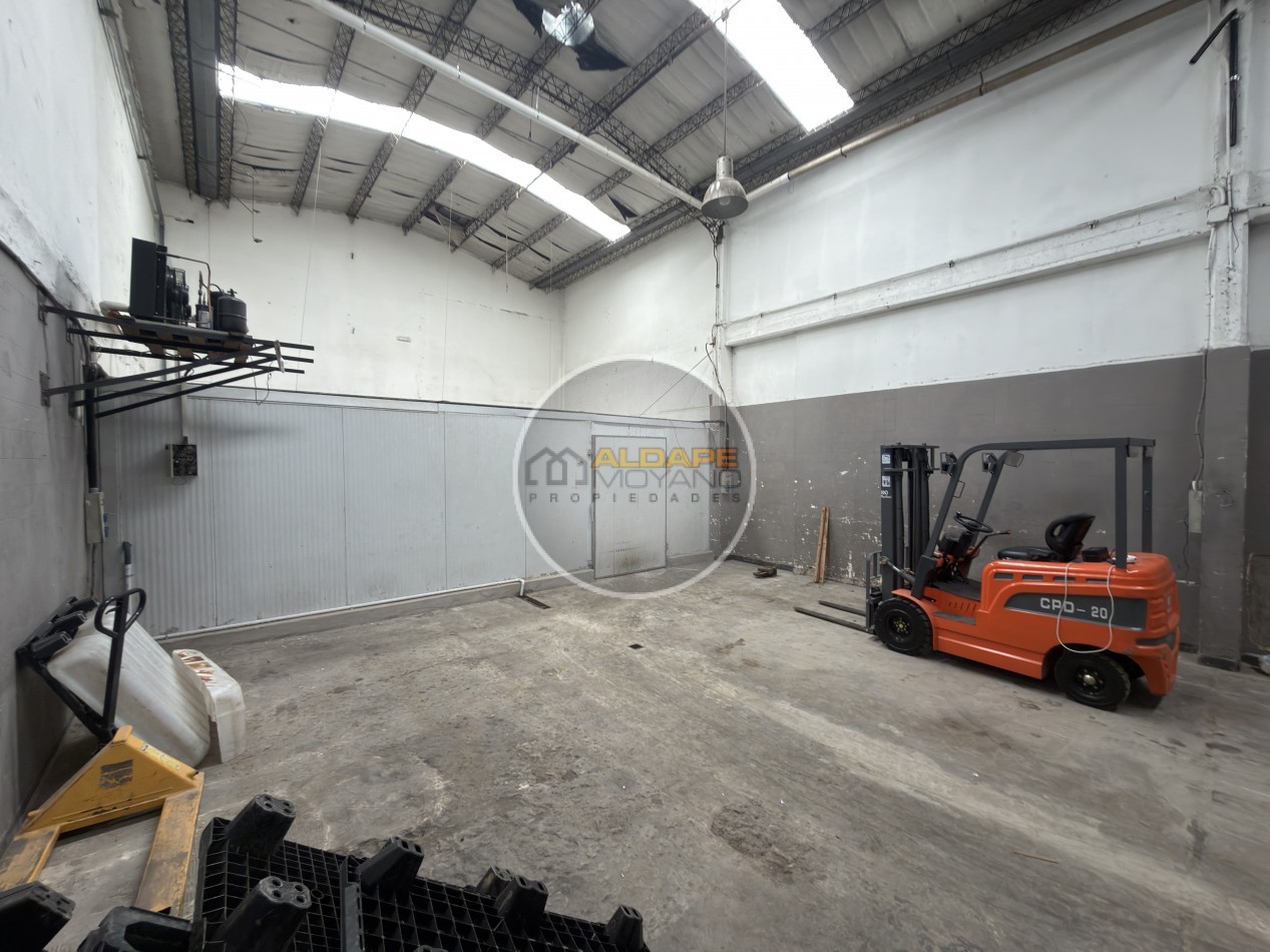 Se Vende Galpon con vivienda cuatro ambientes (Mataderos)