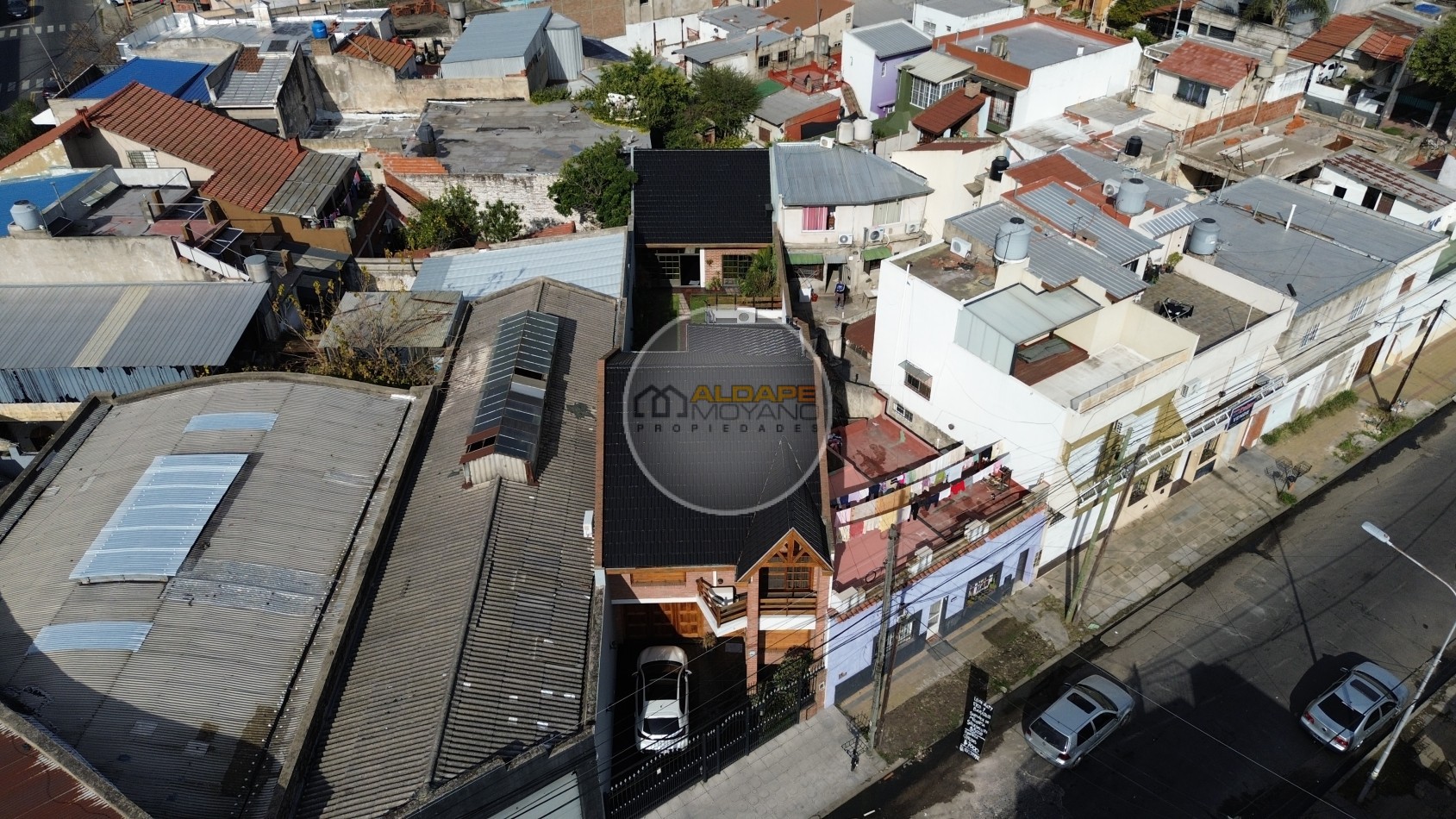 Se Vende Casa Cuatro ambientes, cochera pasante, Excelente (Lanus Oeste)