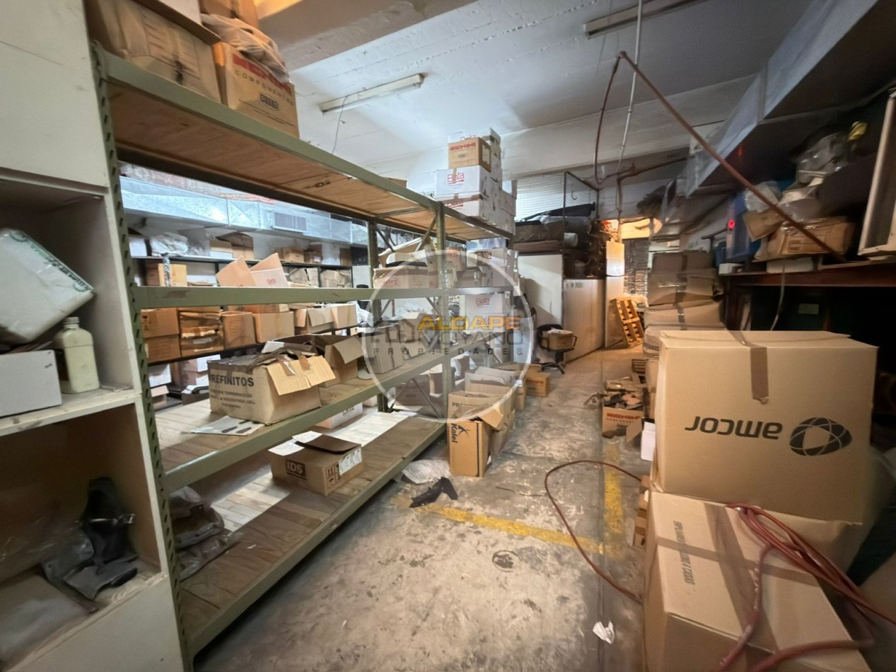 Se Vende Galpon,  total 1600mts2, (Mataderos)