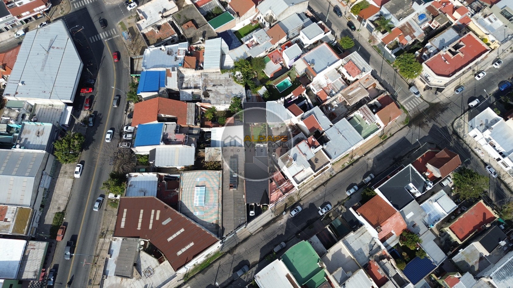 Se Vende Casa Cuatro ambientes, cochera pasante, Excelente (Lanus Oeste)