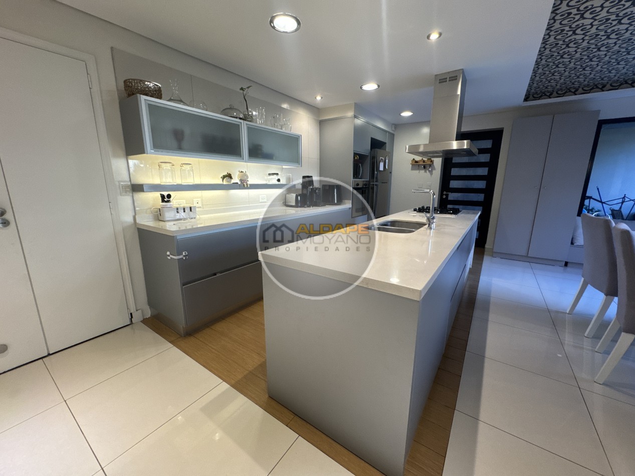 Se Vende Casa cuatro ambientes, con piscina (Para Exigentes) Villa Luzuriaga